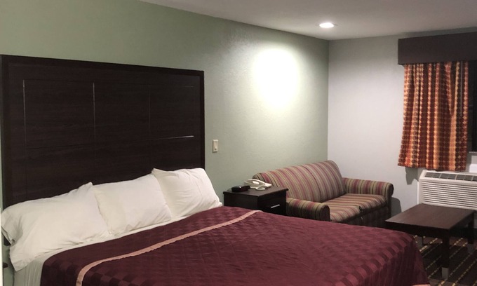 Lufkin Hotel | Texas Inn & Suites