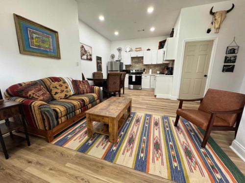 Nederland House | Texas Ranch 2BR 1BA