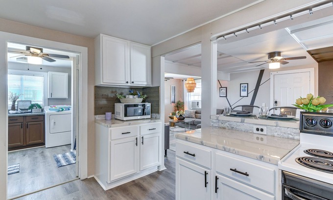 Surfside Beach House | Texas Stilt House: Walk to Surfside Beach!