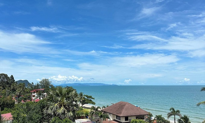 Khanom Condo | Ocean Front, 1-bedroom Top-Floor Condo in Khanom Beach Thailand