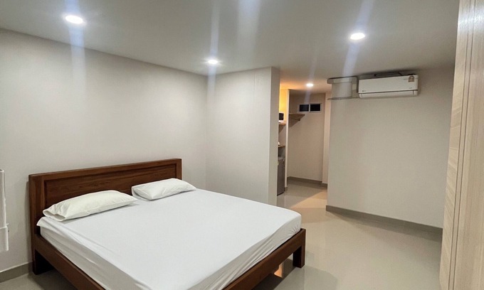 Bang Chalong Apartment | Cozy 1-bedroom apartment near BKK airport with AC, WiFi