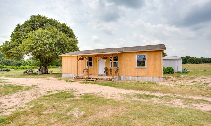 Thackerville House | Thackerville Getaway w/Porch - Near WinStar!