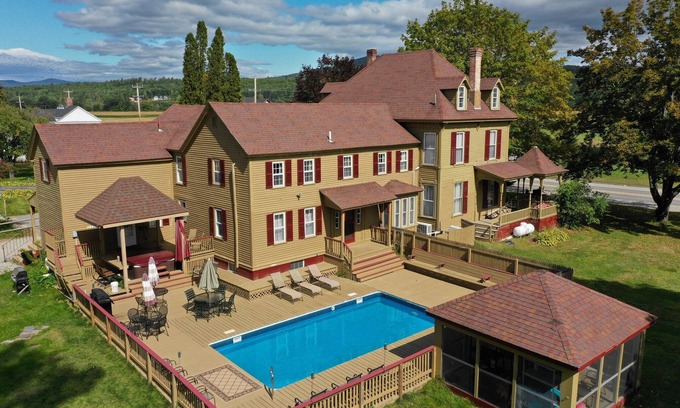 Bethel House | Thaddeus Twitchell House - In-Ground pool, Hot tub, Skiing, Golf, Hiking & More!
