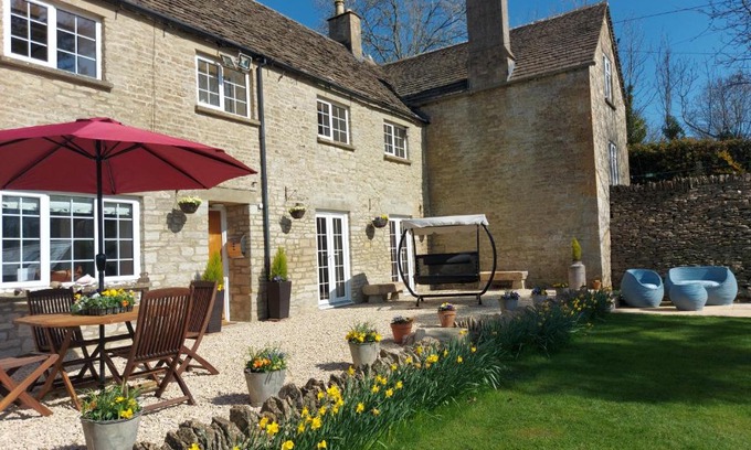Cirencester House | Thames Head Wharf - Historic Cotswold Cottage with Stunning Countryside Views