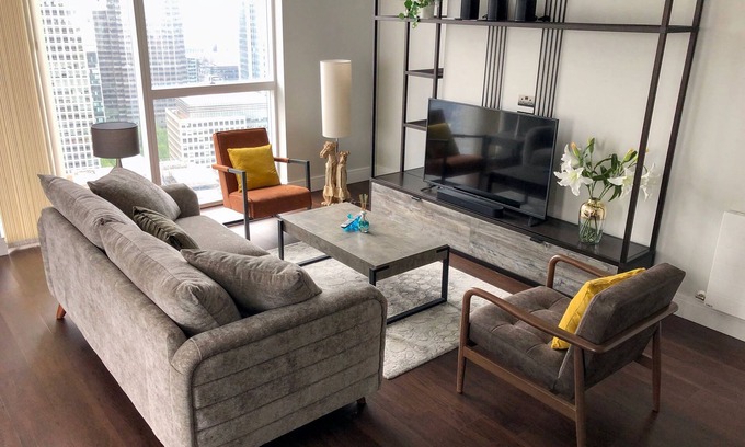 Canary Wharf Apartment | Thames River View Boutique Home