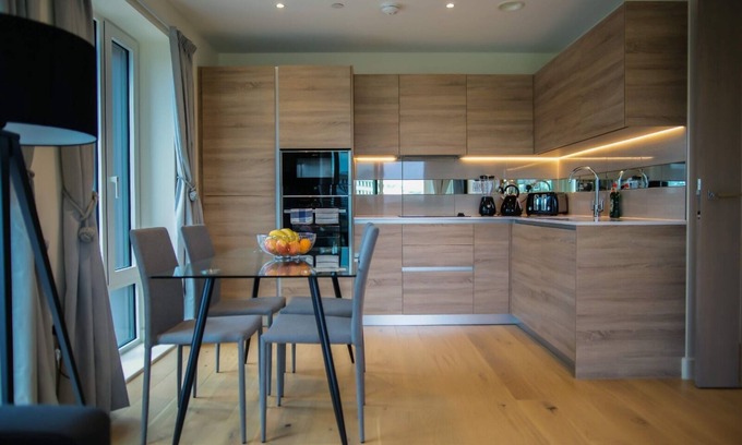 Woolwich Riverside Apartment | Thames View 2 Bed Apartment With Balcony