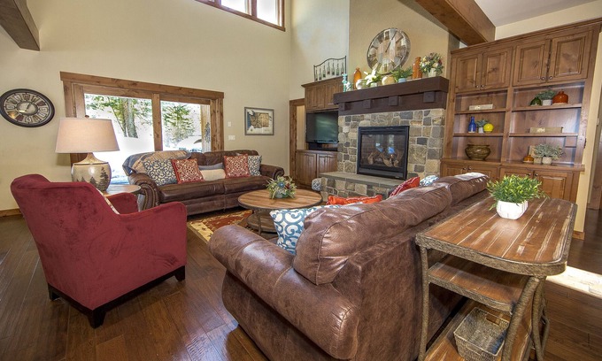 Cle Elum House | Thanksgiving open! Suncadia, Sleeps 12 3Baths, Hot Tub, Pets OK, Bikes, Fire Pit