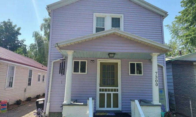 Lexington House | That ONE Purple House - Lake Access