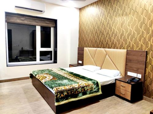 Sector 1 Hotel | The 16