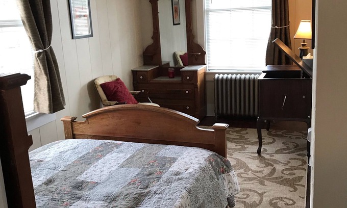 Seward Apartment | The 1905 Government. cable Office: Historic Charm, views, location Downtown