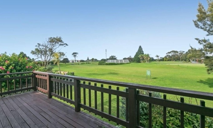 Omanu House | The 19th hole or the surf club - live the dream
