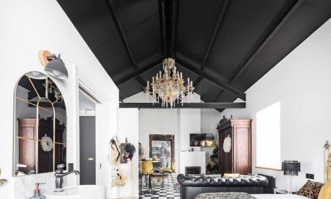 Corcubion Apartment | The 20's Suite. Loft with bathtub, outdoor terrace and wood-burning fireplace.