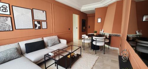 Casablanca Apartment | The 23 Princesses by IB Signature - Stylish 2 Bedroom Apt with Wifi, Self check-in - 24 x7 Security - City View - Walk to Cafes! City Centre