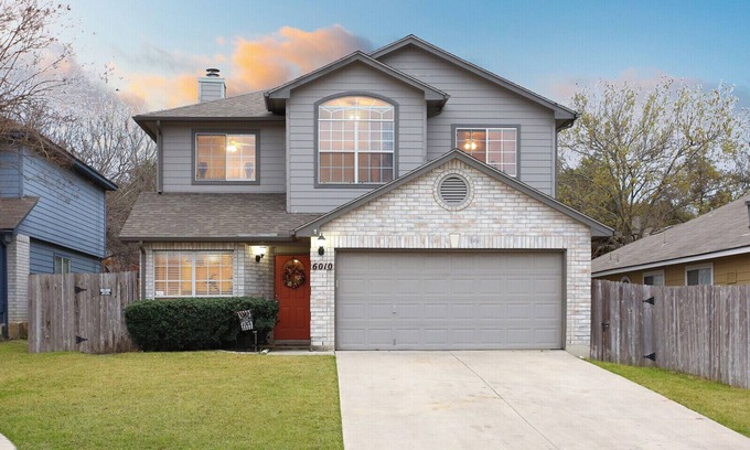 Jade Oaks House | The 4 Bed Alamo Abode