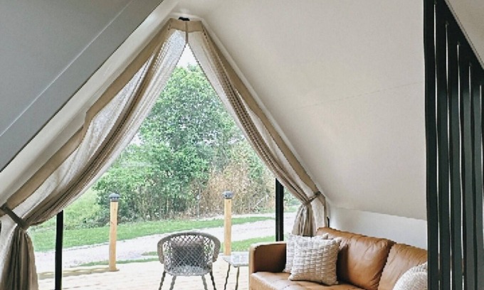 Harrison Cabin | The A-Frame, hot tub, patio, glamping luxury, WiFi, Heat/AC, access to pool