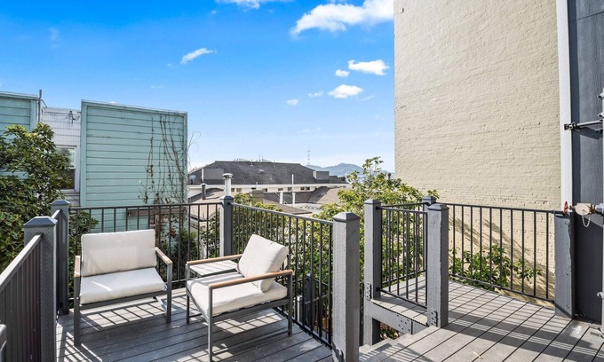 Pacific Heights Apartment | The Addison by Kasa | Modern Queen Studio | San Francisco