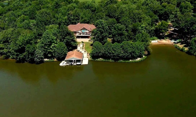 Greenville House | The Aerie- Luxury Lakeside Getaway - Private Beach & Boatdock