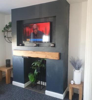 Sandtoft Apartment | The Airfield Happy Apartment