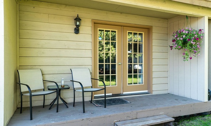 Sand Lake House | The Alaskan Wolf's Den Close to Airport, centrally located ; private entrance