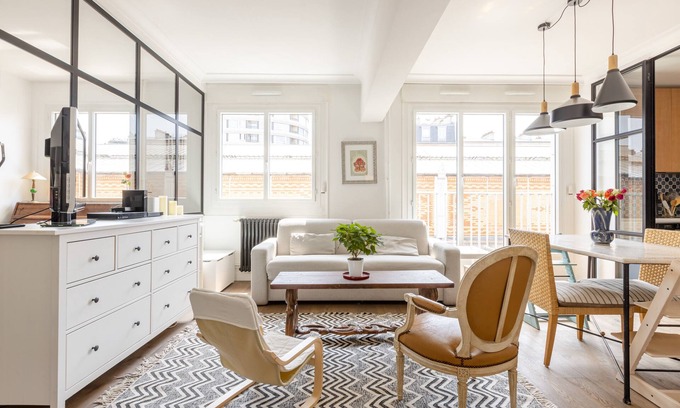 Faubourg Saint-Germain Apartment | The Alcove, by Veeve