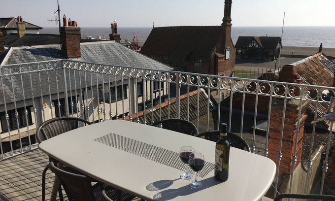 Aldeburgh Apartment | THE ALDEBURGH LOOKOUT Stylish accommodation for 6 with best sea views in town