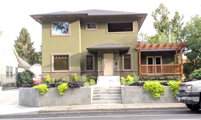 Walla Walla House | The Alder house with a Park view!
