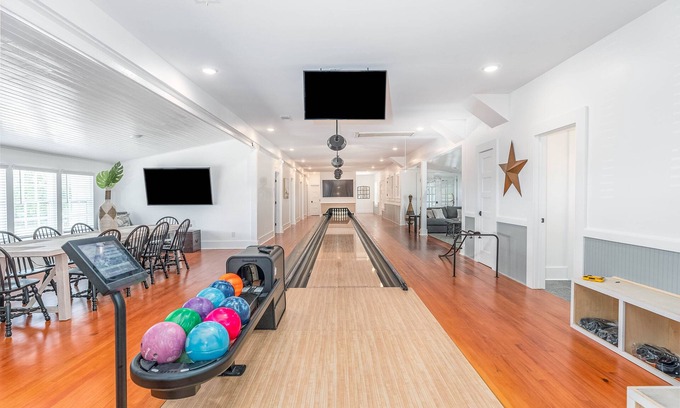 Tybee Island House | The Alley at North Beach *Bowling Alley & Pool*