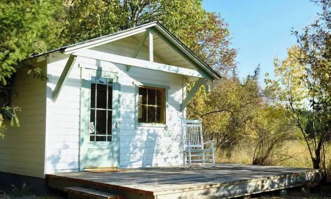 Eureka Cabin | The Angler - On The Banks of the Tobacco River in Eureka Montana