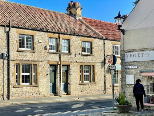 Helmsley House | The Annex - central Helmsley with parking