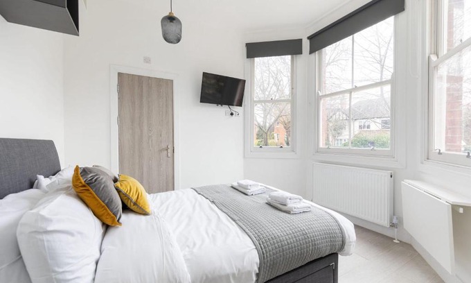 St. George's Apartment | The Anson Hotel - Conveniently Located Sweet Space Near Transportation Stations