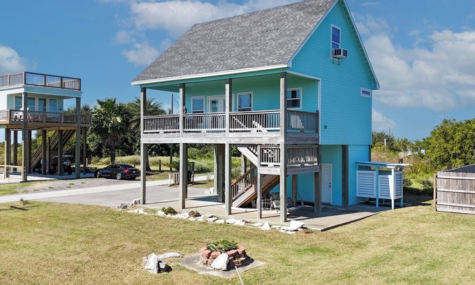 Crystal Beach House | The Aqua Alma: Studio, 1 BA in Crystal Beach, Sleeps 8