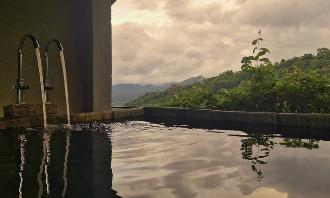 Wayikkal Bed & Breakfast | THE AQUA PAVILION by Kandy Victoria Eco Resortn"Room with a Stoney Tub"