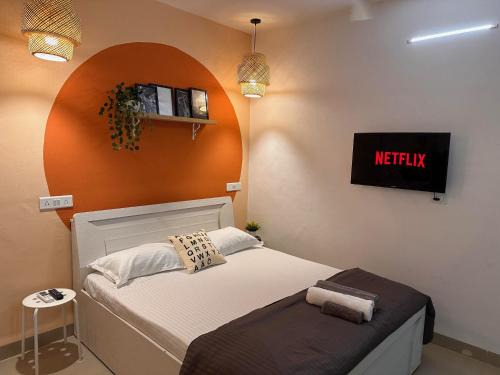Koregaon Park Apartment | The Arch: Private Studio Room in Koregaon Park