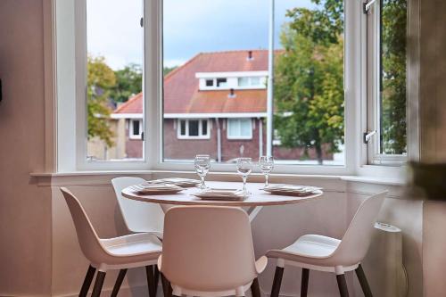 Stratum Apartment | The Art Gallery - Jacqueline's Place - By T&S