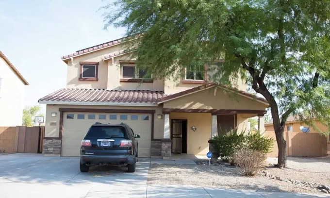 Laveen House | The Art, Office & Music Gatewayn