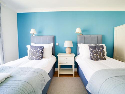 Porthleven Bed & Breakfast | The Artist Loft, Ensuite Guest Rooms, Porthleven
