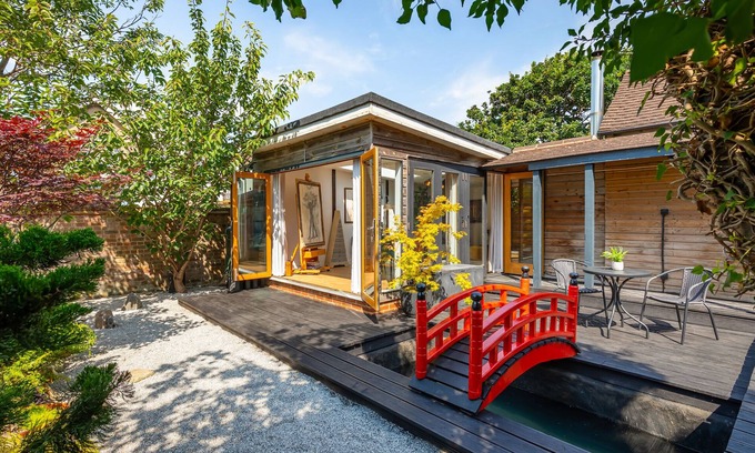Hove Apartment | The Artists Studio - with Unique Japanese Garden