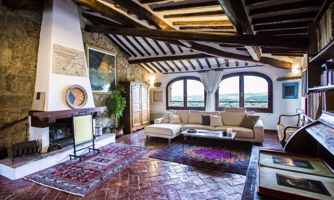 San Gimignano City Centre Apartment | The Artists' Tower - 4 Pax