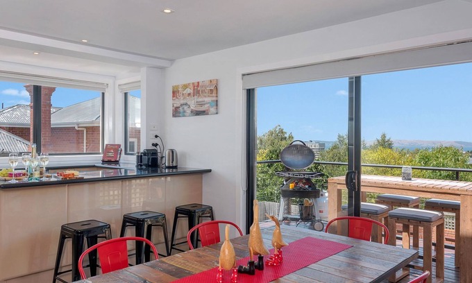 Hobart Central Business District Apartment | The Artview fantastic city location os parking