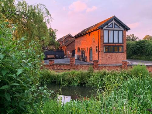 Wollerton House | The Ash Loft