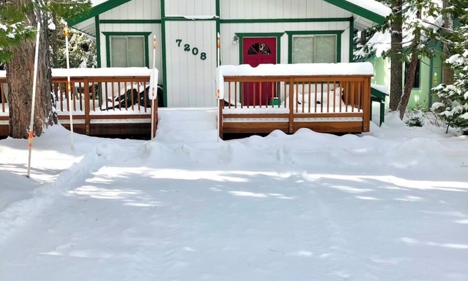 Tahoma House | The Aspen House, The Aspen House: Charming Remodeled Cabin in Tahoe.Walk to Lake in 10 min!