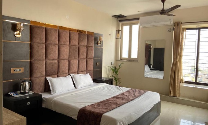 Ballygunge Bed & Breakfast | The Aster Penthouse