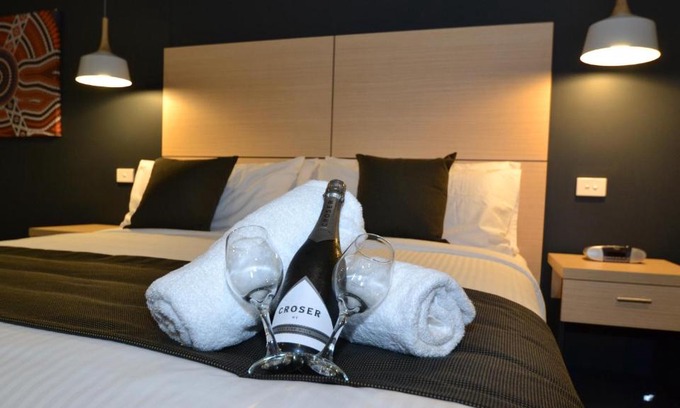 Goulburn Hotel | The Astor Suites