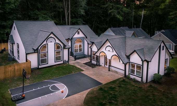 Southwestern House | The ATL Abode: Pool, MiniGolf, Fire Pit, Game Room