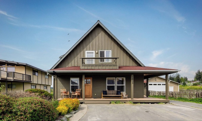 Clinton House | The Atlas - Sauna and Beach Access