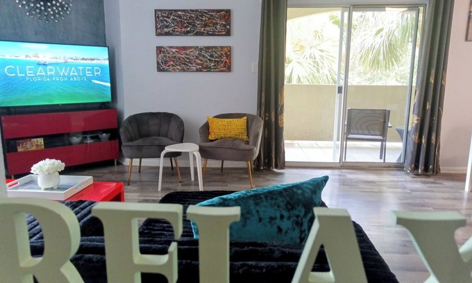 Clearwater Condo | The Avalon, Clearwater 1/1 LUXE CORNER CONDO/King size bed/Free wifi & Parking