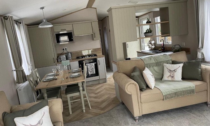 Paignton Resort | The avenue, Waterside