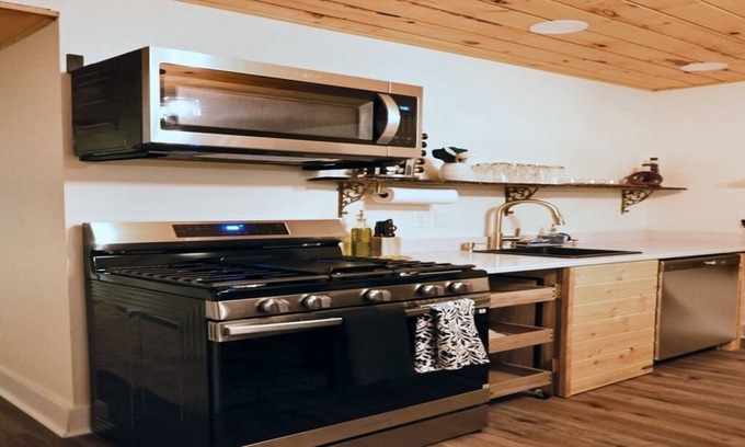 Madison House | The Aviator: Serene Ambience & Stylish Comfort