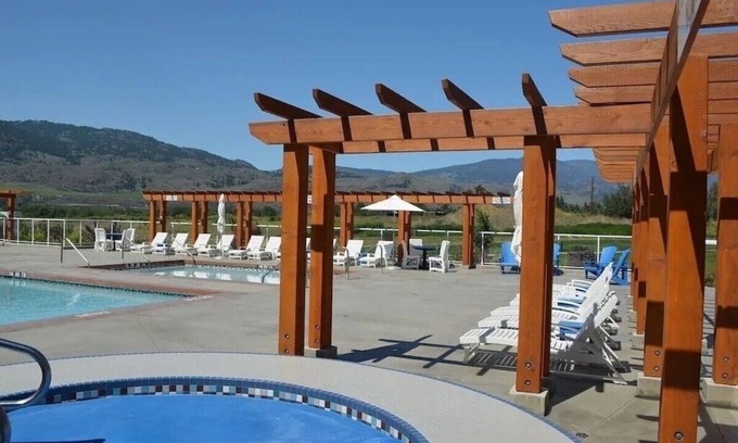 Okanagan-Similkameen Cottage | The "B" Hive Cottage # 56