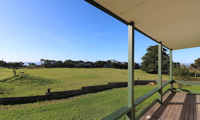 Far North District Cottage | 'The Bach' Relaxed Holiday Accommodation Kaimaumau
